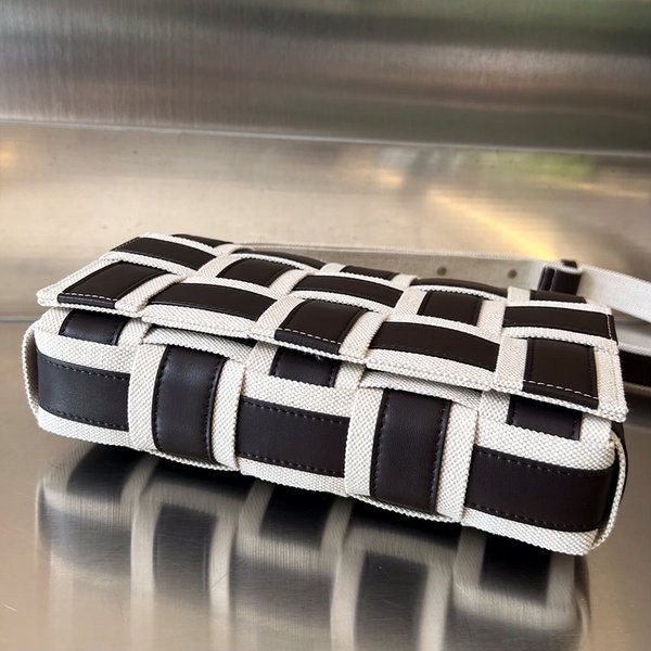 보테가베네타 카세트 숄더백 [매장가 364만원대]