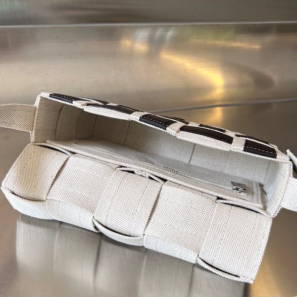 보테가베네타 카세트 숄더백 [매장가 364만원대]