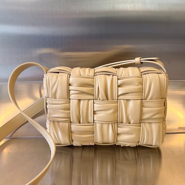 보테가베네타 카세트백 [매장가 485만원대]