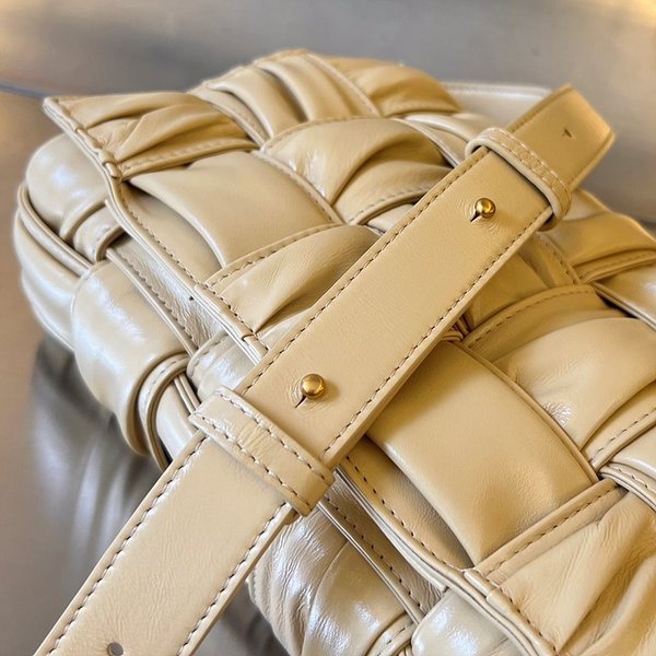 보테가베네타 카세트백 [매장가 485만원대]