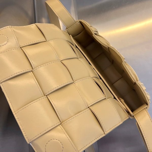 보테가베네타 카세트백 [매장가 485만원대]