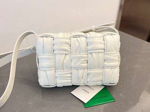 보테가베네타 카세트백 [매장가 485만원대]