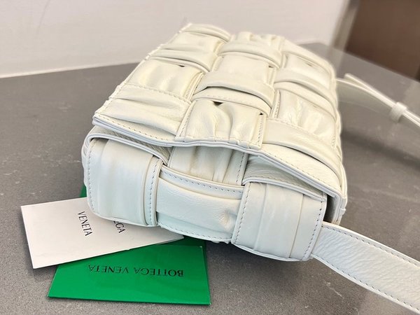 보테가베네타 카세트백 [매장가 485만원대]