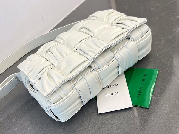 보테가베네타 카세트백 [매장가 485만원대]