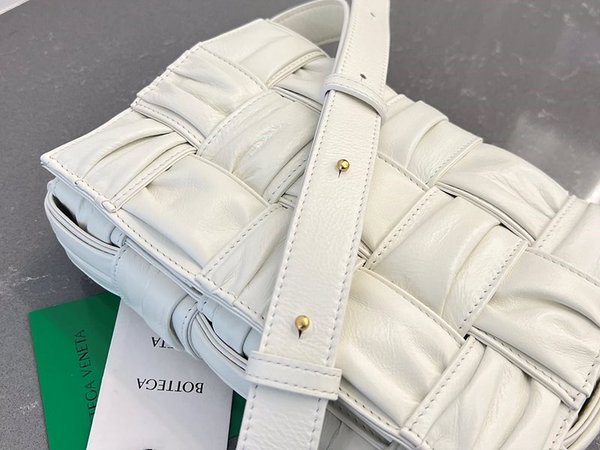 보테가베네타 카세트백 [매장가 485만원대]