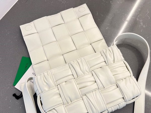 보테가베네타 카세트백 [매장가 485만원대]