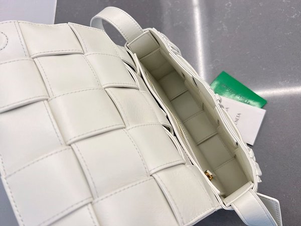 보테가베네타 카세트백 [매장가 485만원대]