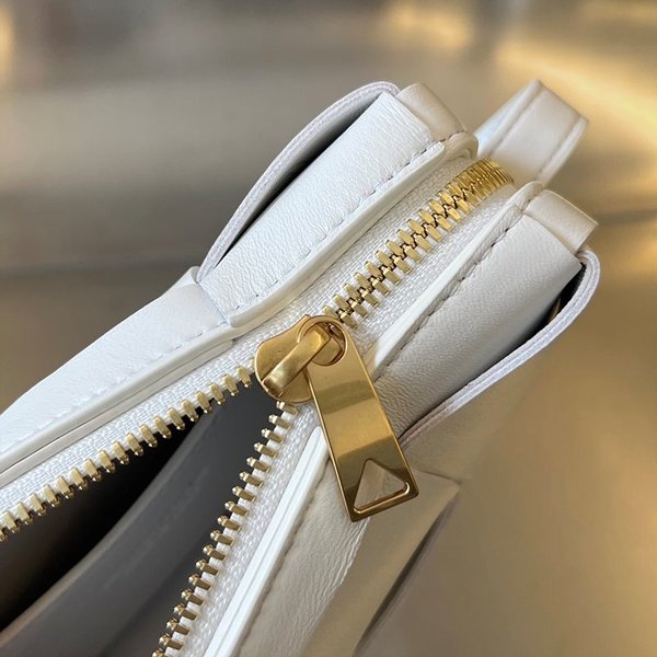 보테가베네타 카세트 미니 크로스 바디백  [매장가 209만원대]