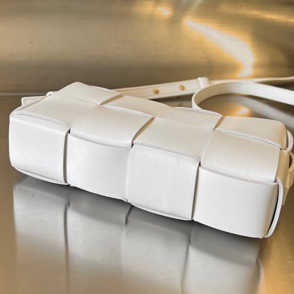 보테가베네타 카세트 미니 크로스 바디백  [매장가 209만원대]