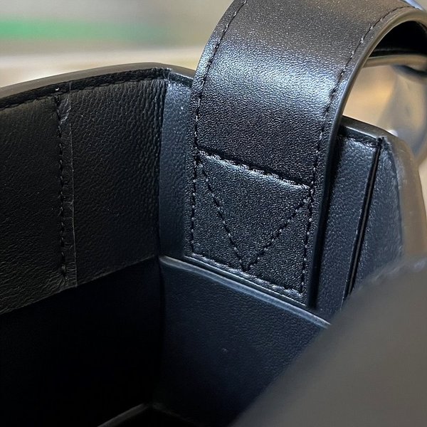 보테가베네타 카세트 미니 크로스바디백 [매장가 220만원대]