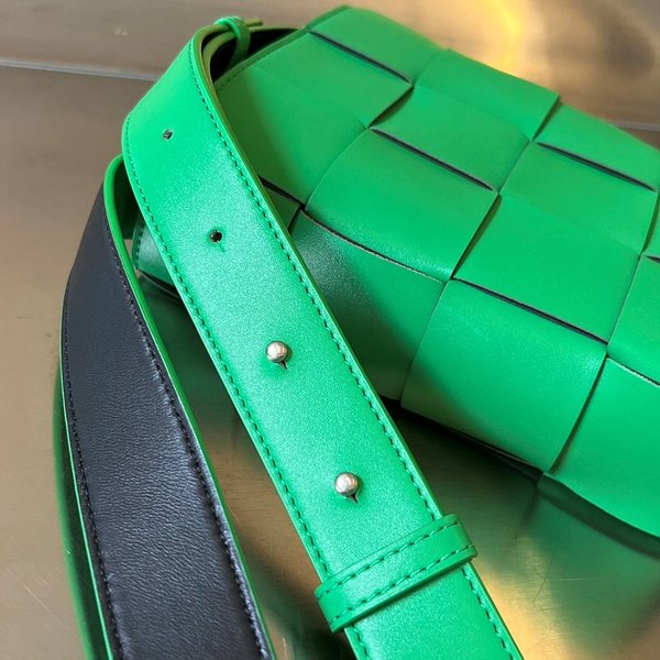 보테가베네타 카세트 미니 크로스바디백 [매장가 220만원대]