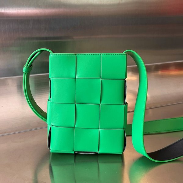 보테가베네타 카세트 미니 크로스바디백 [매장가 220만원대]