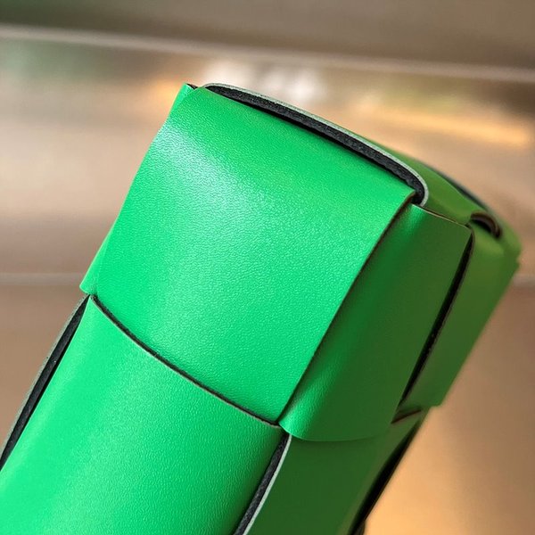 보테가베네타 카세트 미니 크로스바디백 [매장가 220만원대]