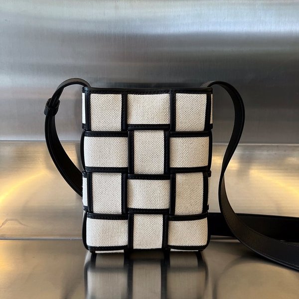 보테가베네타 카세트 미니 크로스바디백 [매장가 220만원대]