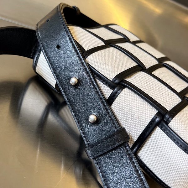 보테가베네타 카세트 미니 크로스바디백 [매장가 220만원대]