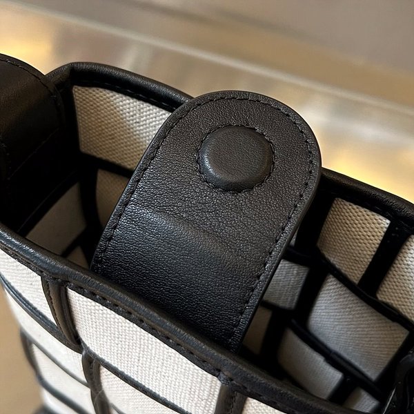 보테가베네타 카세트 미니 크로스바디백 [매장가 220만원대]