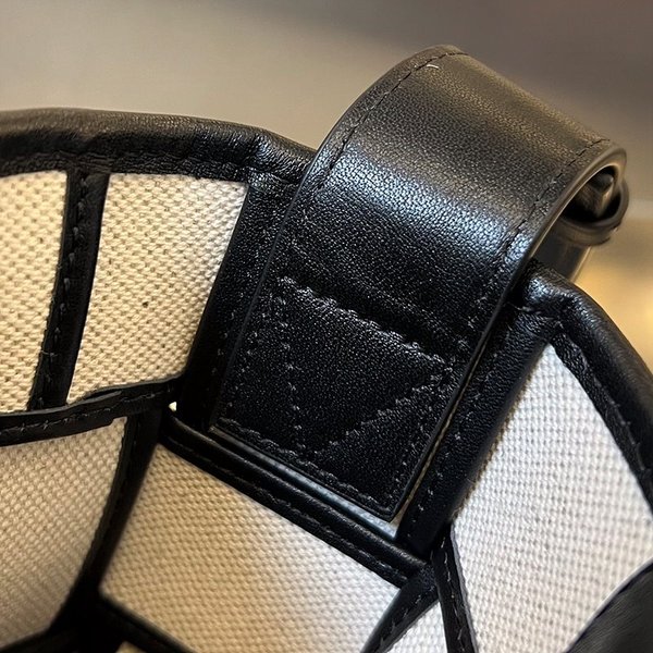 보테가베네타 카세트 미니 크로스바디백 [매장가 220만원대]