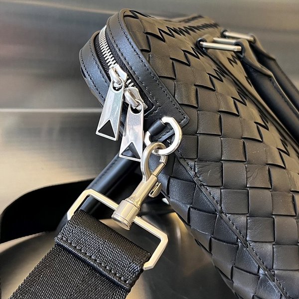 보테가베네타 슬림 브리프 케이스 [매장가 520만원대]