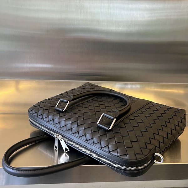 보테가베네타 슬림 브리프 케이스 [매장가 520만원대]