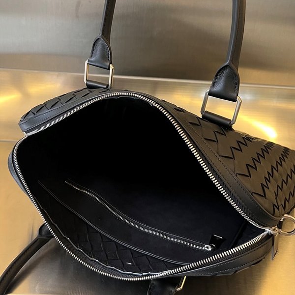 보테가베네타 슬림 브리프 케이스 [매장가 520만원대]