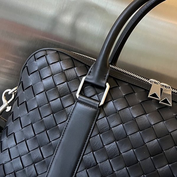 보테가베네타 슬림 브리프 케이스 [매장가 520만원대]