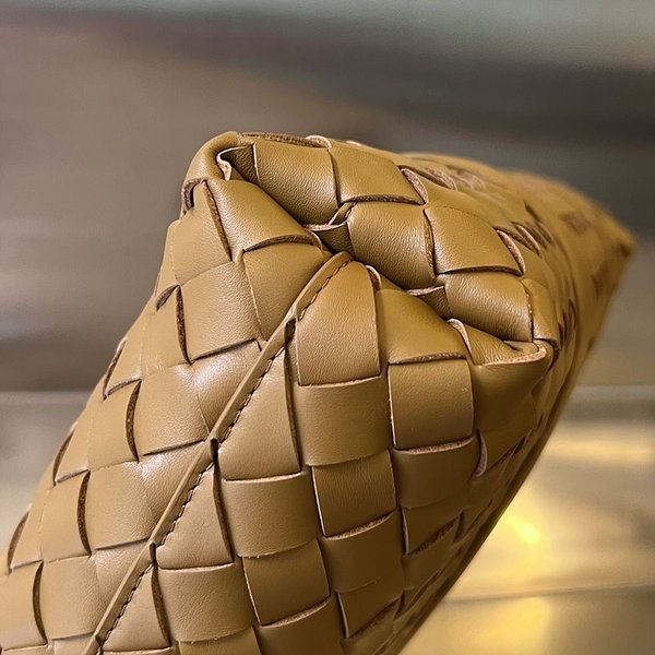 보테가베네타 슬림 브리프 케이스 [매장가 520만원대]