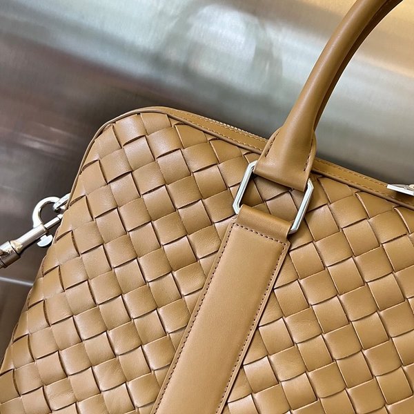 보테가베네타 슬림 브리프 케이스 [매장가 520만원대]