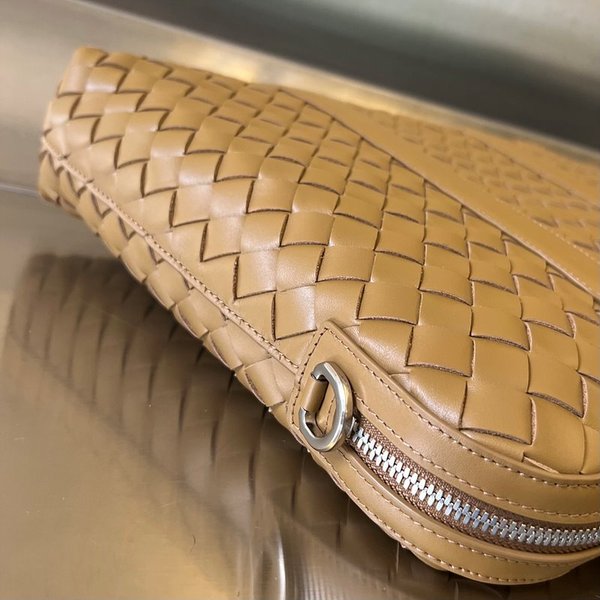 보테가베네타 슬림 브리프 케이스 [매장가 520만원대]