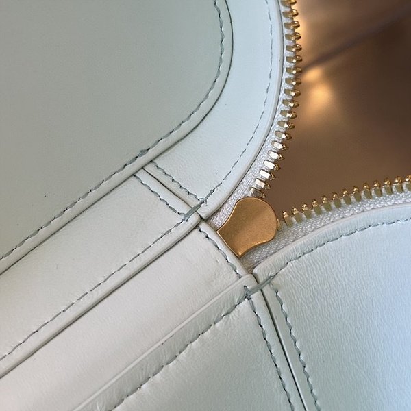 보테가베네타 인트레치아토 미니 베니티 케이스 [매장가 347만원대]