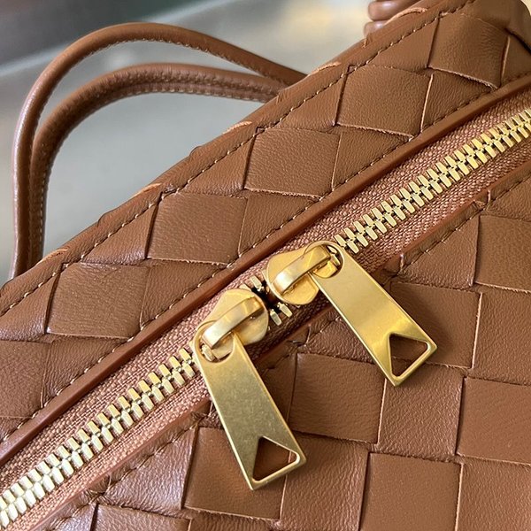 보테가베네타 인트레치아토 미니 베니티 케이스 [매장가 347만원대]