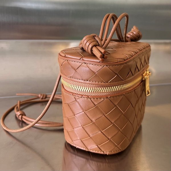 보테가베네타 인트레치아토 미니 베니티 케이스 [매장가 347만원대]