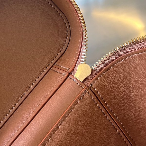 보테가베네타 인트레치아토 미니 베니티 케이스 [매장가 347만원대]