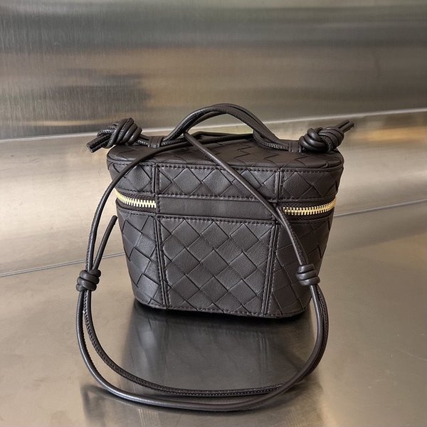 보테가베네타 인트레치아토 미니 베니티 케이스 [매장가 347만원대]