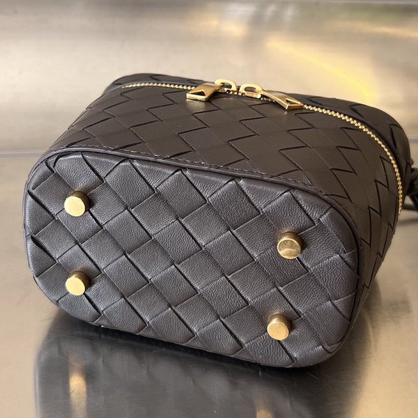 보테가베네타 인트레치아토 미니 베니티 케이스 [매장가 347만원대]