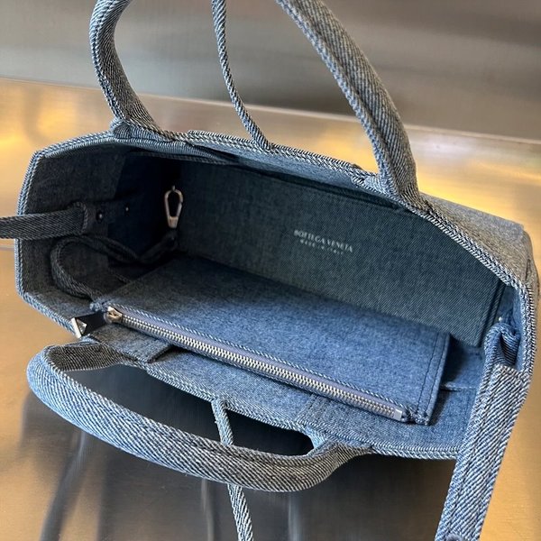 보테가베네타 워시드 데님 아프코 미니 토트백 [매장가 350만원대]