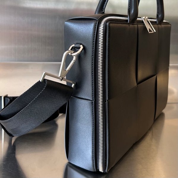 보테가베네타 아르코 브리프 케이스 [매장가 480만원대]