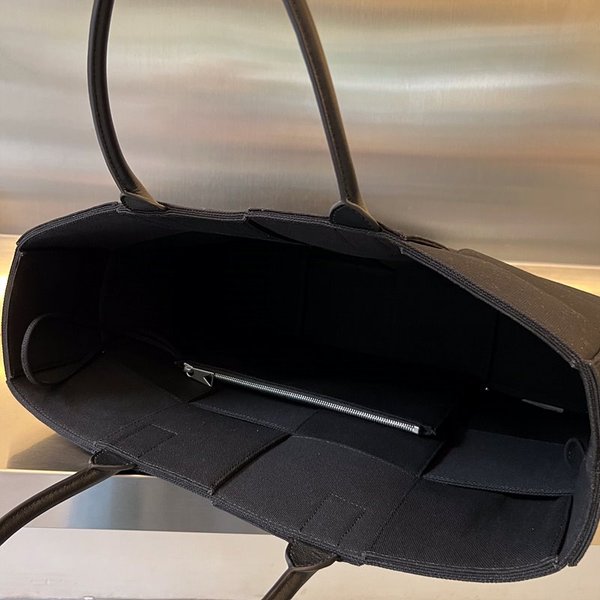 보테가베네타 아르코 라지 토트백 [매장가 396만원대]