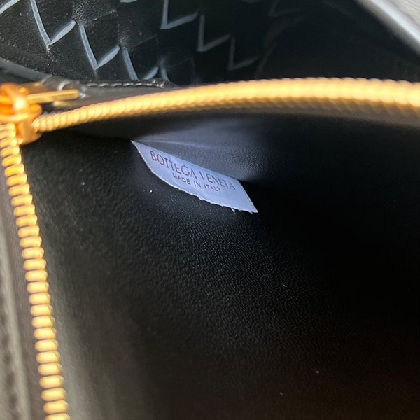 보테가베네타 스몰 EW 안디아모 백 [매장가 573만원대]
