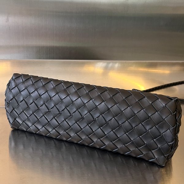 보테가베네타 스몰 EW 안디아모 백 [매장가 573만원대]