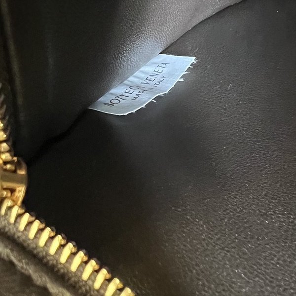 보테가베네타 스몰 EW 안디아모 백 [매장가 573만원대]