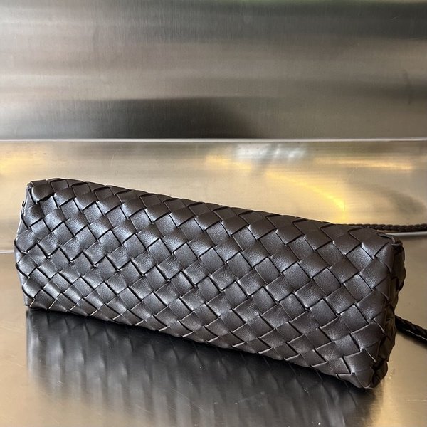 보테가베네타 스몰 EW 안디아모 백 [매장가 573만원대]