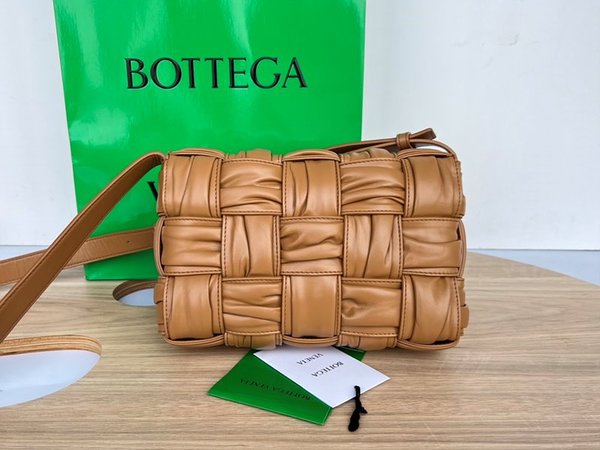 보테가베네타 스몰 카세트백 [매장가 424만원대]