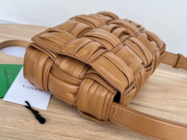 보테가베네타 스몰 카세트백 [매장가 424만원대]