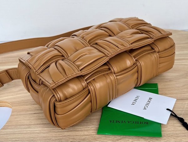 보테가베네타 스몰 카세트백 [매장가 424만원대]