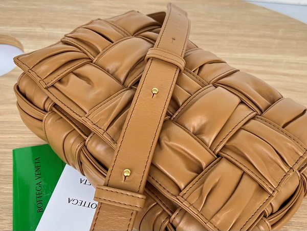 보테가베네타 스몰 카세트백 [매장가 424만원대]