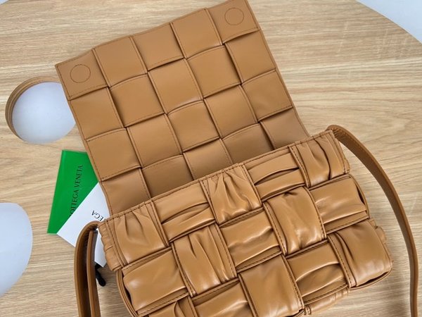 보테가베네타 스몰 카세트백 [매장가 424만원대]