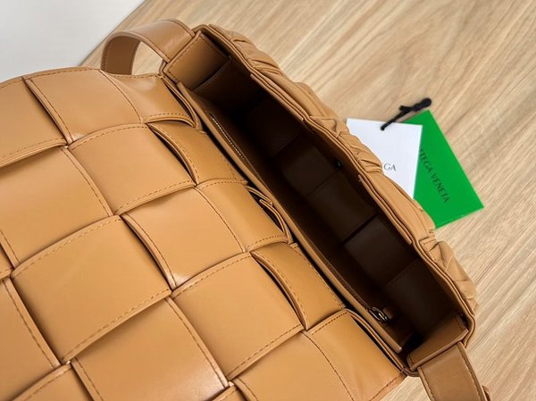 보테가베네타 스몰 카세트백 [매장가 424만원대]