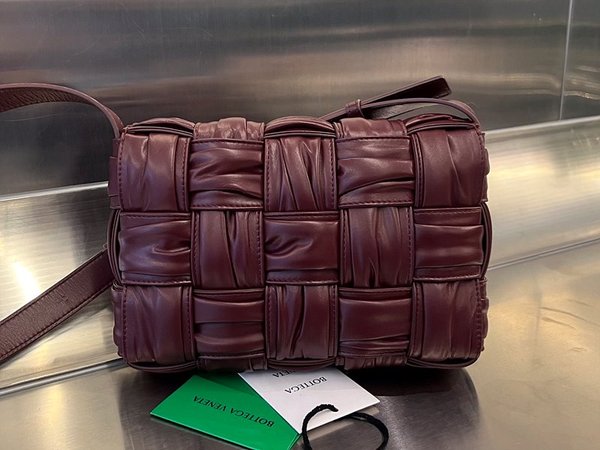 보테가베네타 스몰 카세트백 [매장가 424만원대]