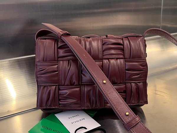 보테가베네타 스몰 카세트백 [매장가 424만원대]