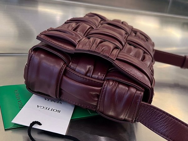 보테가베네타 스몰 카세트백 [매장가 424만원대]